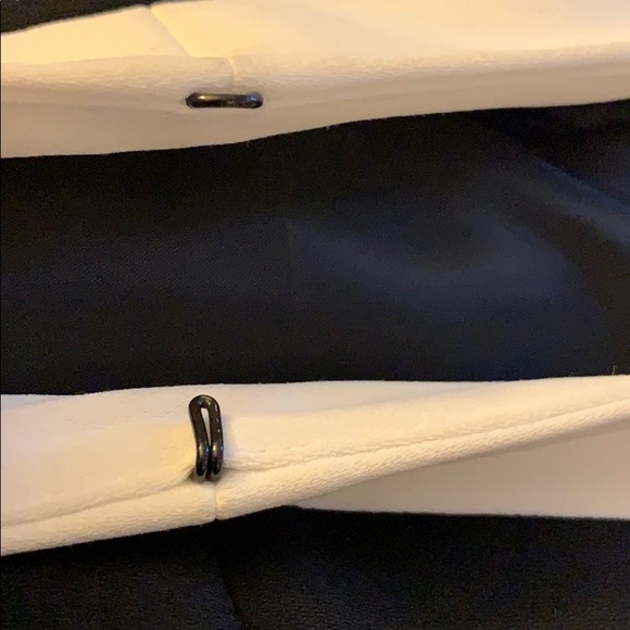 ❌SOLD❌ Ivanka Trump black & off white blazer Sz 4 - Picture 5 of 5